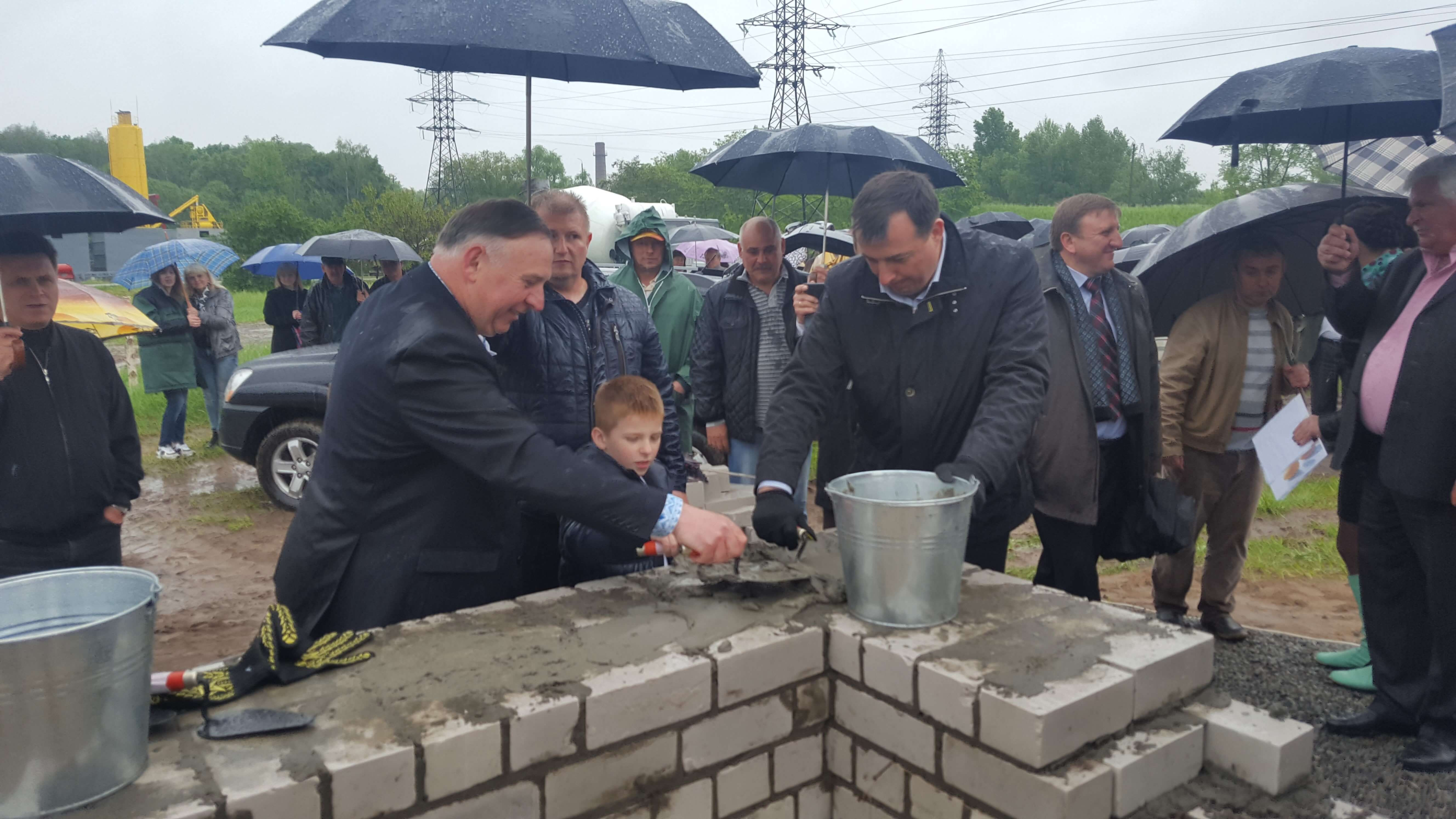 Founder of VIMAL group - Viktor Lazar together with the head of Chernihiv region Valerii Kulich are placing the first bricks of the new factory